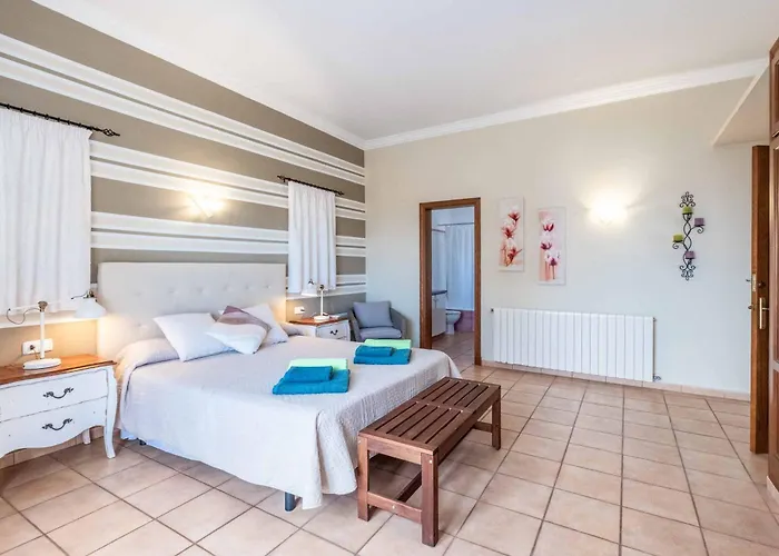 Alaris Willa Santo Tomás