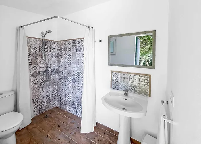 Alaris Willa Santo Tomás